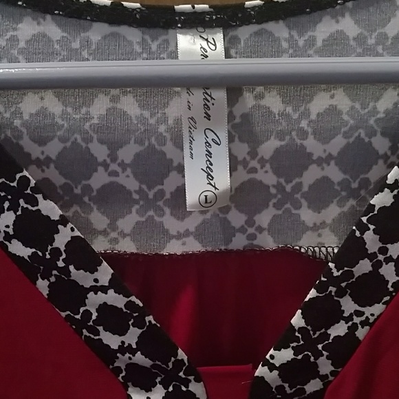 Super cute red top with black/white trim - Picture 2 of 4